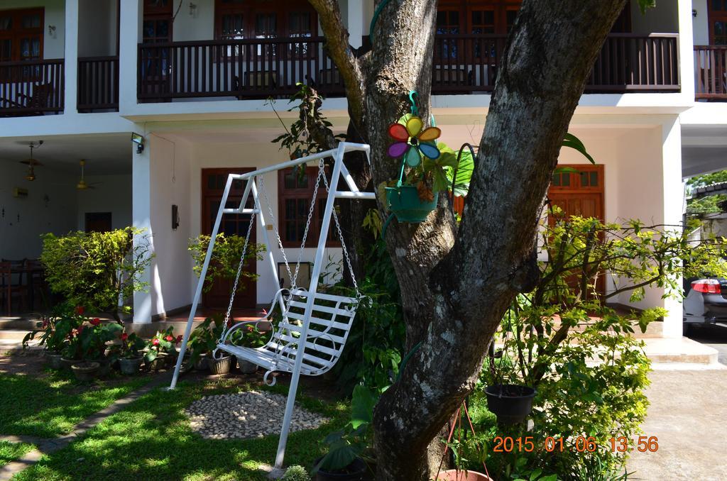 Little Paradise Tourist Guest House And Holiday Home Anuradhapura Bagian luar foto