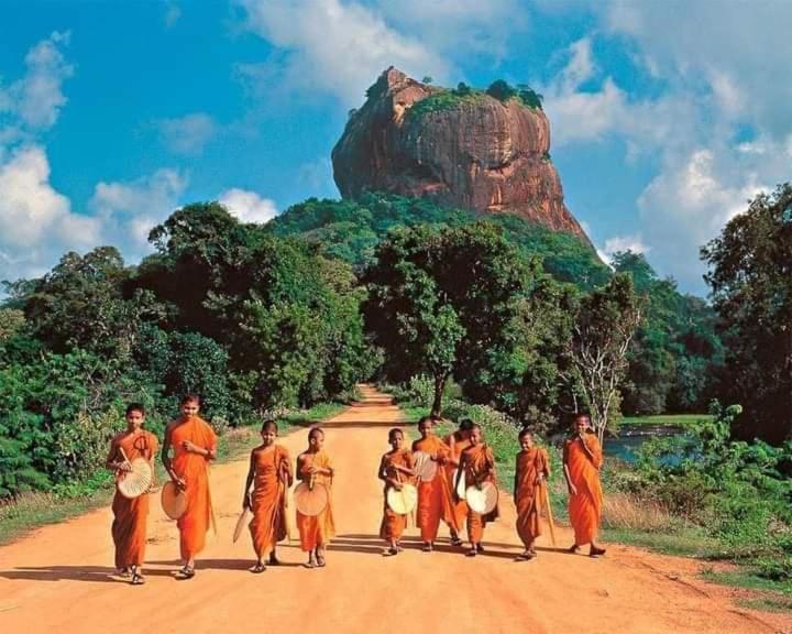 Little Paradise Tourist Guest House And Holiday Home Anuradhapura Bagian luar foto