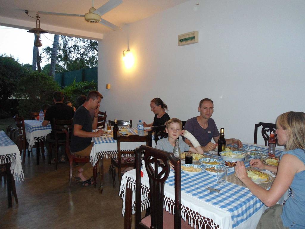 Little Paradise Tourist Guest House And Holiday Home Anuradhapura Bagian luar foto
